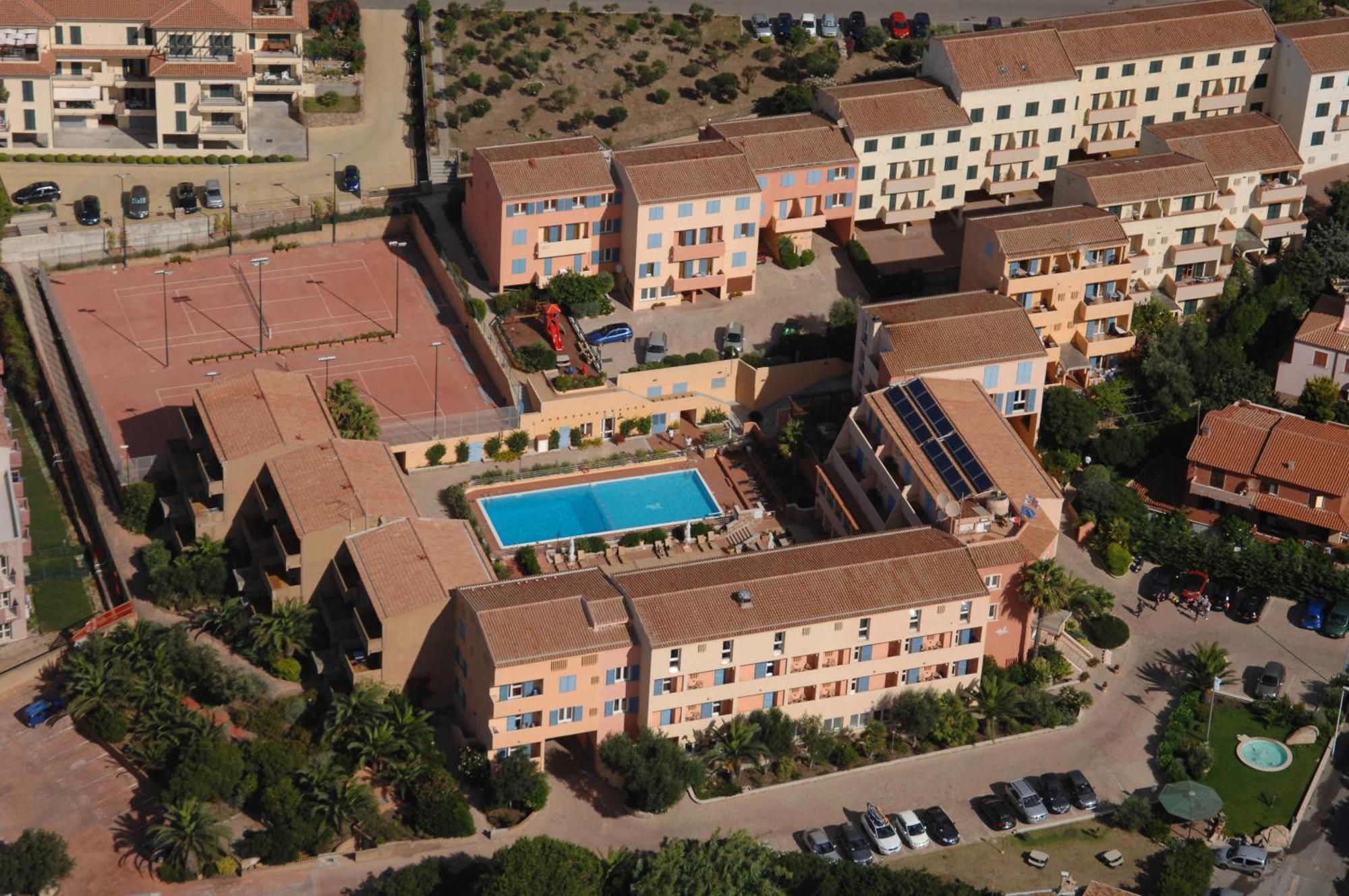 לה מדלנה Le Nereidi Hotel & Residence Con Piscina-Tennis-Fitness-Parcheggio Coperto-Sala Conferenze מראה חיצוני תמונה