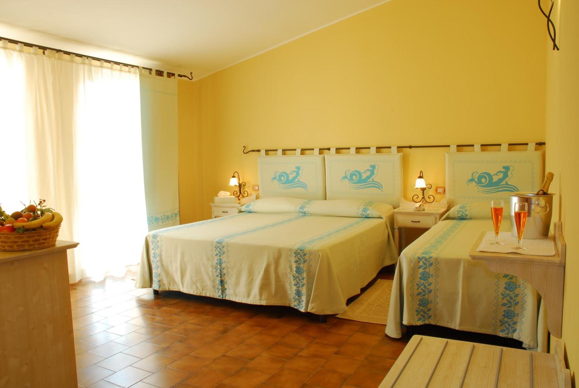 לה מדלנה Le Nereidi Hotel & Residence Con Piscina-Tennis-Fitness-Parcheggio Coperto-Sala Conferenze חדר תמונה