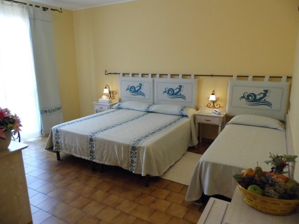 לה מדלנה Le Nereidi Hotel & Residence Con Piscina-Tennis-Fitness-Parcheggio Coperto-Sala Conferenze מראה חיצוני תמונה