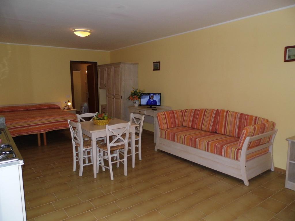 לה מדלנה Le Nereidi Hotel & Residence Con Piscina-Tennis-Fitness-Parcheggio Coperto-Sala Conferenze מראה חיצוני תמונה